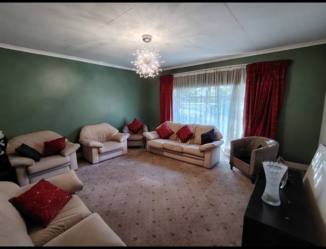 4 BEDROOM HOUSE FOR SALE IN PARKDENE